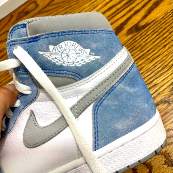 AIR JORDAN 1 Retro High OG “Hyper Royal” - Picture 3 of 7
